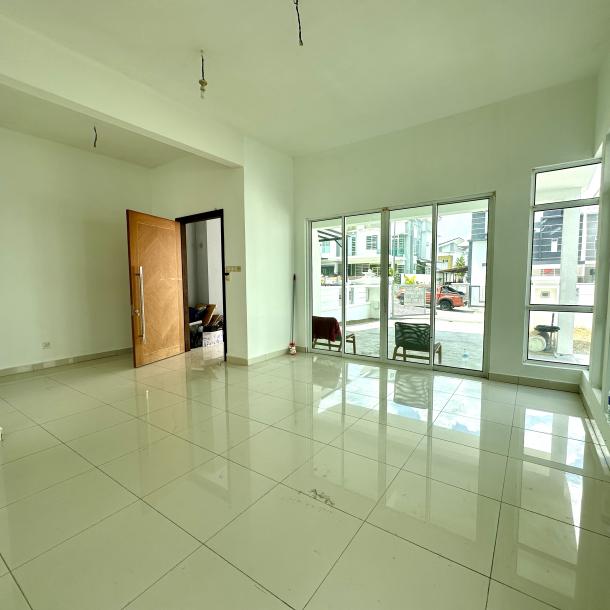 Greenhill Residence, Seksyen U10, Shah Alam Double Storey Semi-D House For Sale Below Market-9
