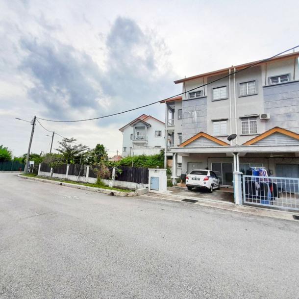 2.5 Storey Terrace House Ukay Perdana, Ampang (Corner lot)-1