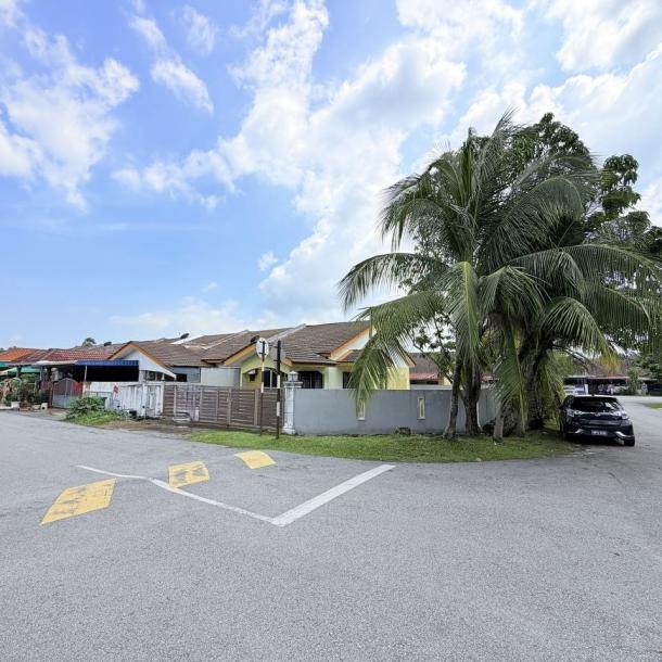 Corner lot Single Storey Terrace House Taman Widuri, Bukit Beruntung-2
