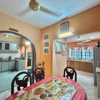 USJ 11, Subang Jaya Double Storey Terrace House CANTIK and Renovated