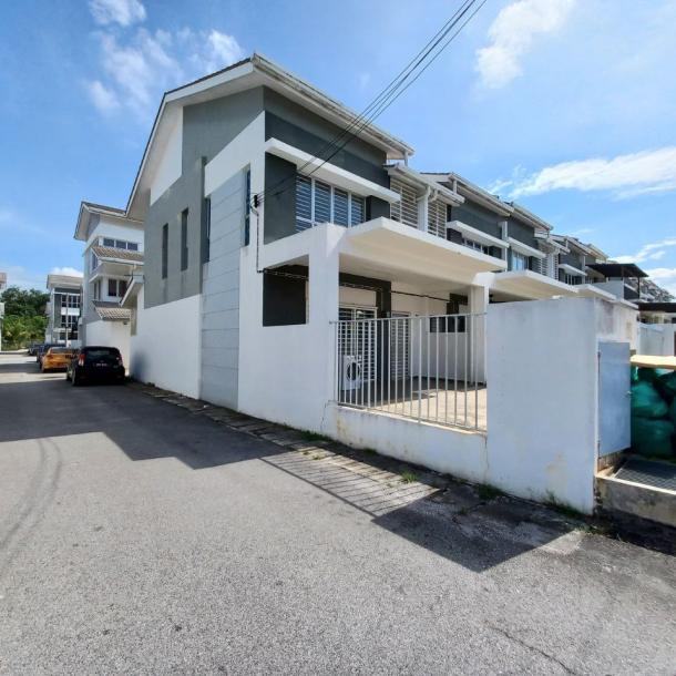 Double Storey Terrace House END LOT Taman Putra, Bukit Rahman Putra-1